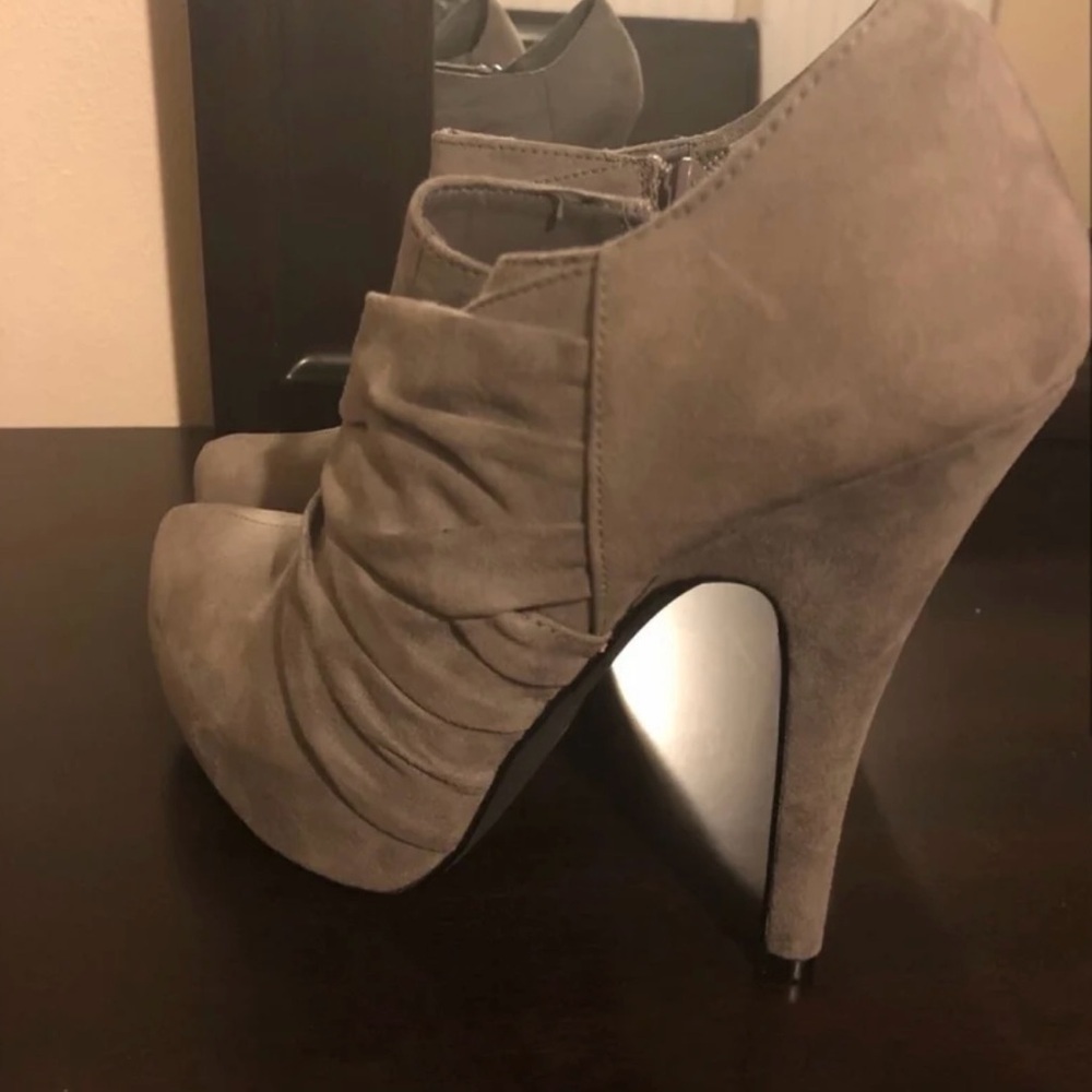 Guess Gray Suede Ankle Booties | Ruched Heel Boots | Size 7 - Picture 8 of 9